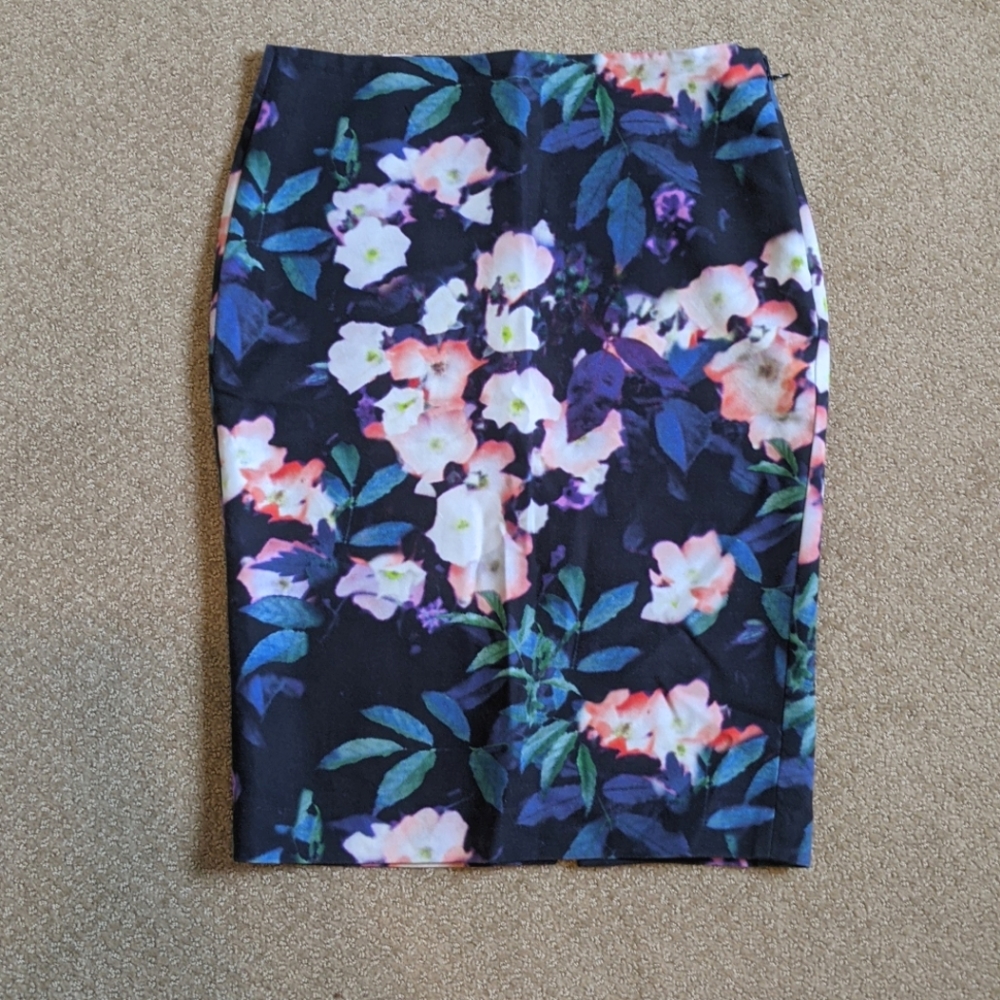 NWOT RW&CO Floral Midi Skirt